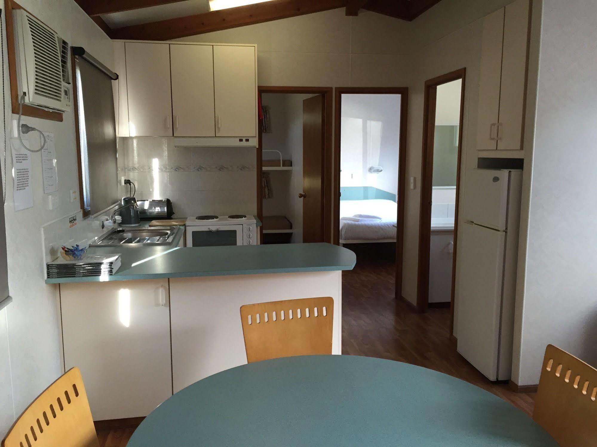 Inverloch Cabins & Apartments ภายนอก รูปภาพ